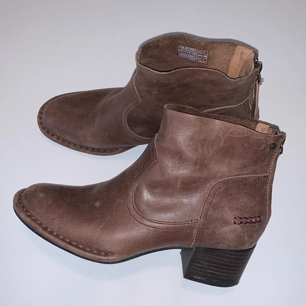 UGG Bandera Ankle Boot